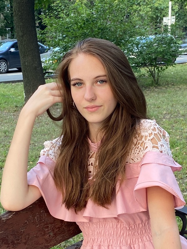 Шпорт Олеся Анатольевна.
